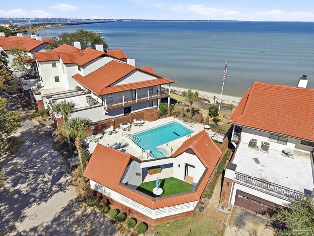 116 Baybridge Dr, Gulf Breeze, FL 32561