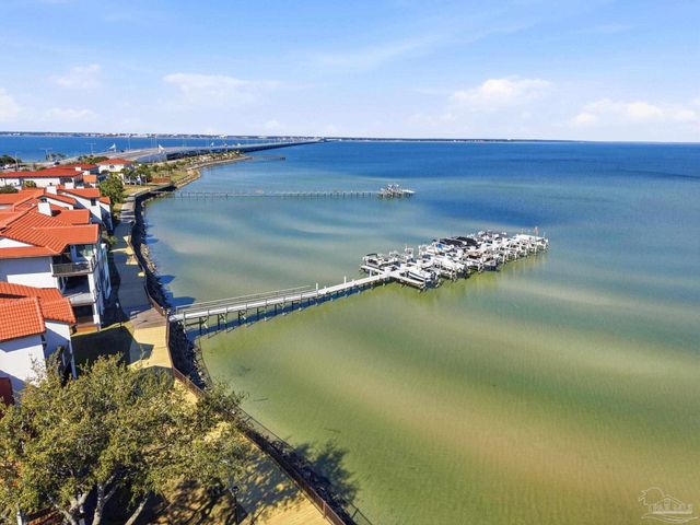 116 Baybridge Dr, Gulf Breeze, FL 32561