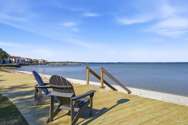 116 Baybridge Dr, Gulf Breeze, FL 32561