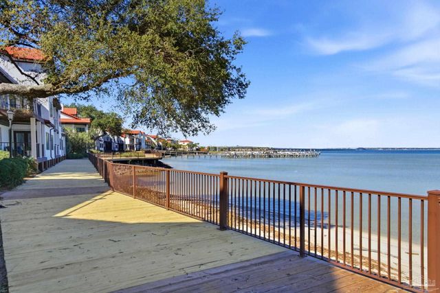 116 Baybridge Dr, Gulf Breeze, FL 32561