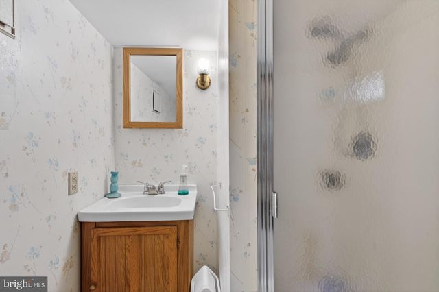 1202 EARLINGTON RD, Havertown, PA 19083