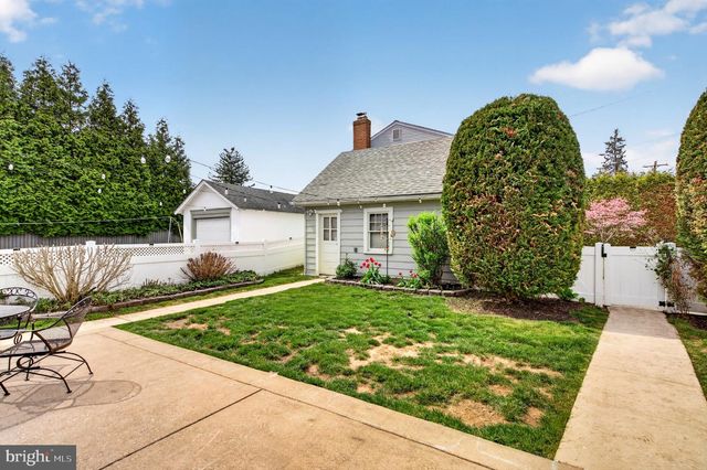 1202 EARLINGTON RD, Havertown, PA 19083