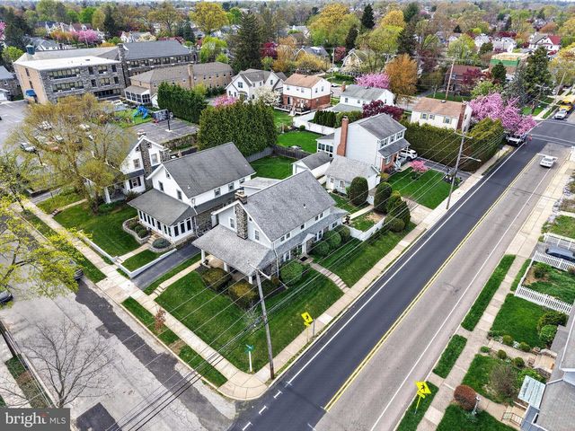 1202 EARLINGTON RD, Havertown, PA 19083