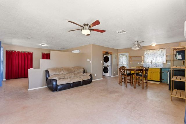 170 El Cerro Loop, Los Lunas, NM 87031