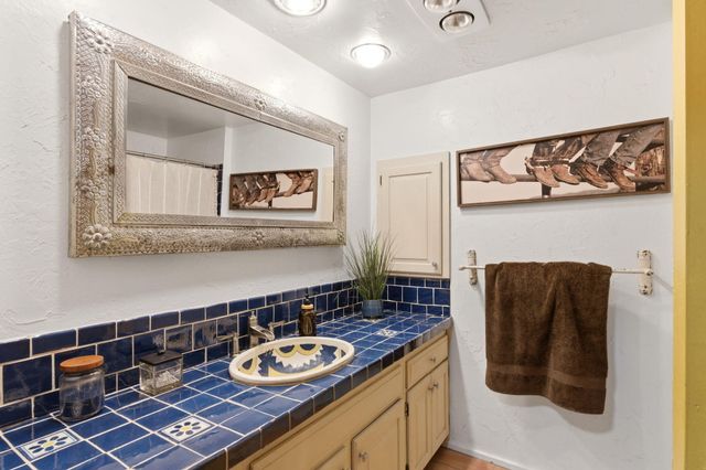 170 El Cerro Loop, Los Lunas, NM 87031