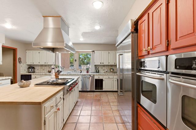 170 El Cerro Loop, Los Lunas, NM 87031