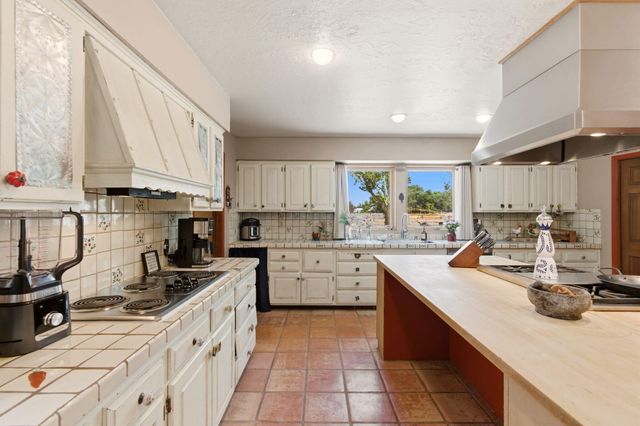 170 El Cerro Loop, Los Lunas, NM 87031
