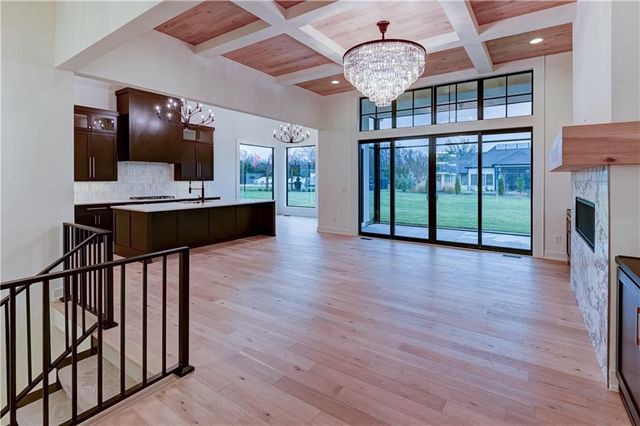 3903 W 84th Terrace, Prairie Village, KS 66206