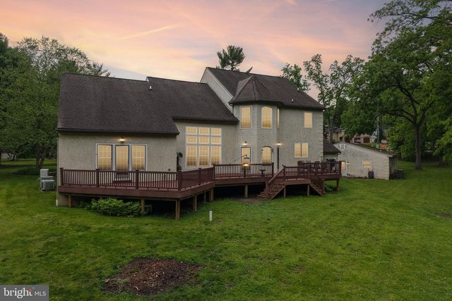 378 S WARNER RD, Wayne, PA 19087
