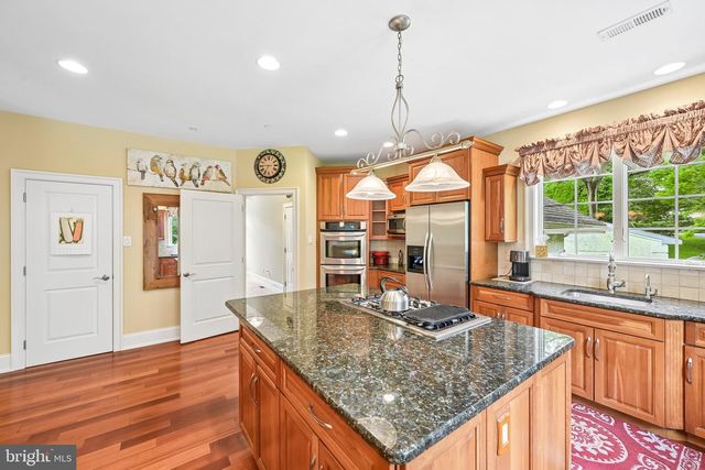 378 S WARNER RD, Wayne, PA 19087
