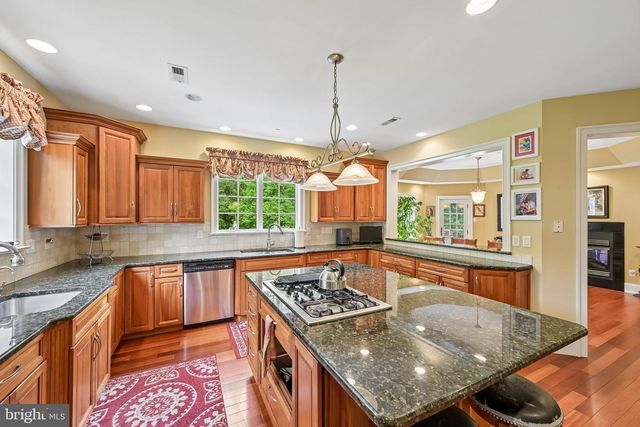 378 S WARNER RD, Wayne, PA 19087