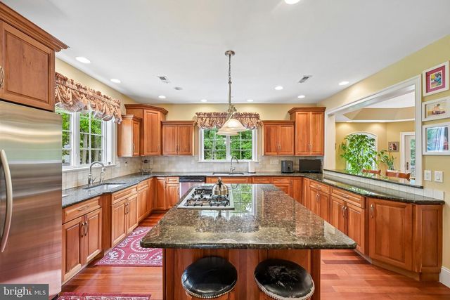 378 S WARNER RD, Wayne, PA 19087