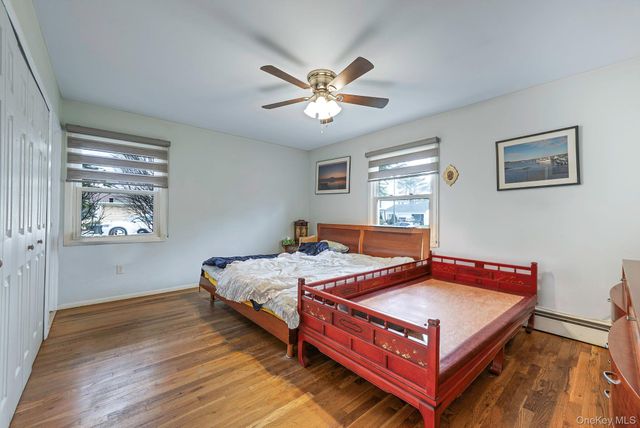 16 Manchester Lane, Stony Brook, NY 11790