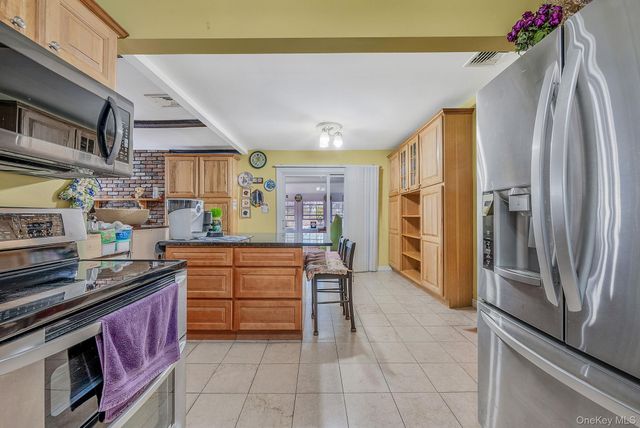 16 Manchester Lane, Stony Brook, NY 11790