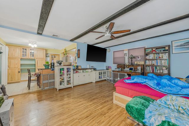 16 Manchester Lane, Stony Brook, NY 11790