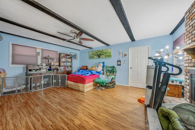 16 Manchester Lane, Stony Brook, NY 11790