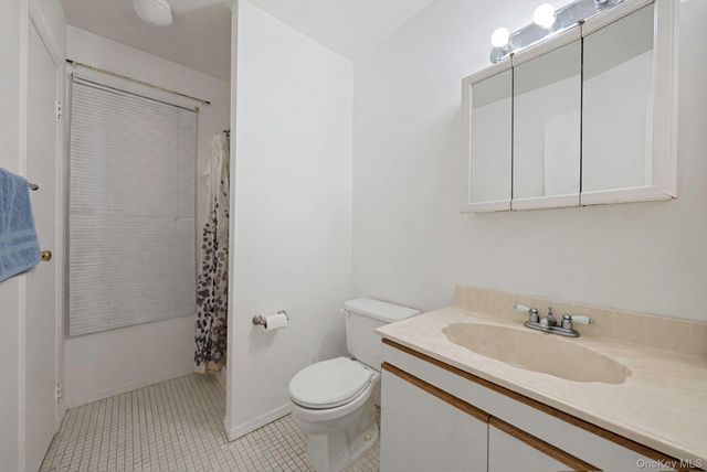 16 Manchester Lane, Stony Brook, NY 11790