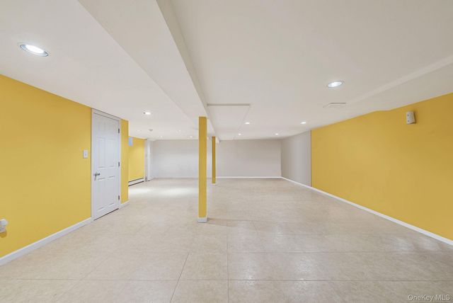 16 Manchester Lane, Stony Brook, NY 11790