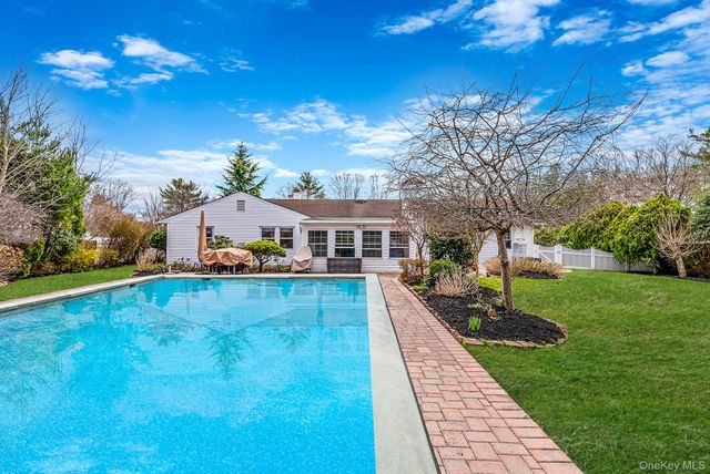 16 Manchester Lane, Stony Brook, NY 11790