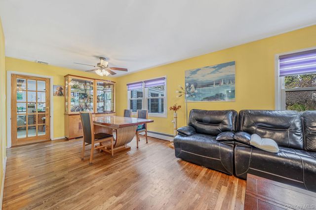 16 Manchester Lane, Stony Brook, NY 11790