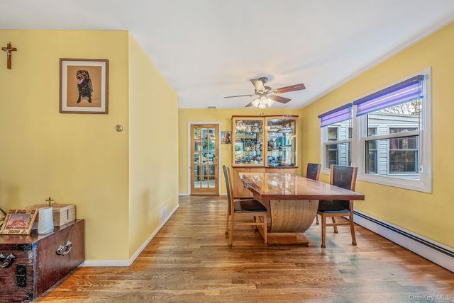 16 Manchester Lane, Stony Brook, NY 11790