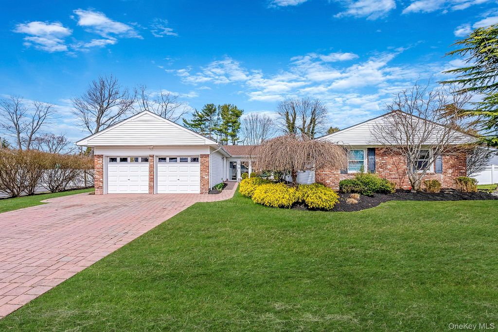 16 Manchester Lane, Stony Brook, NY 11790