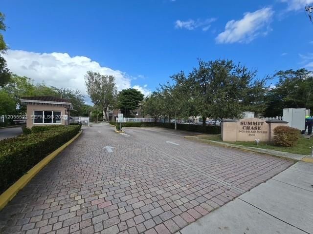 8405 NW 8th St 201, Miami, FL 33126