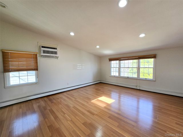 29 Tenafly Drive, New Hyde Park, NY 11040