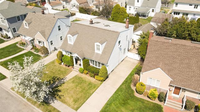 29 Tenafly Drive, New Hyde Park, NY 11040