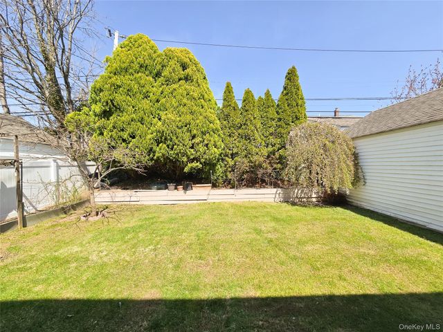 29 Tenafly Drive, New Hyde Park, NY 11040