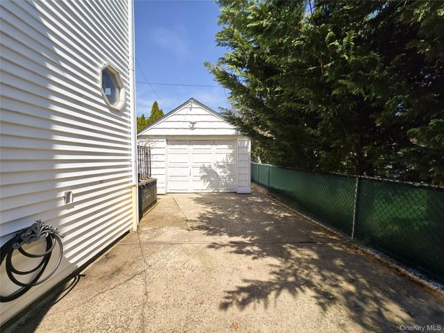 29 Tenafly Drive, New Hyde Park, NY 11040