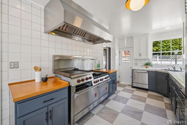 76 Woodacre Drive, San Francisco, CA 94132