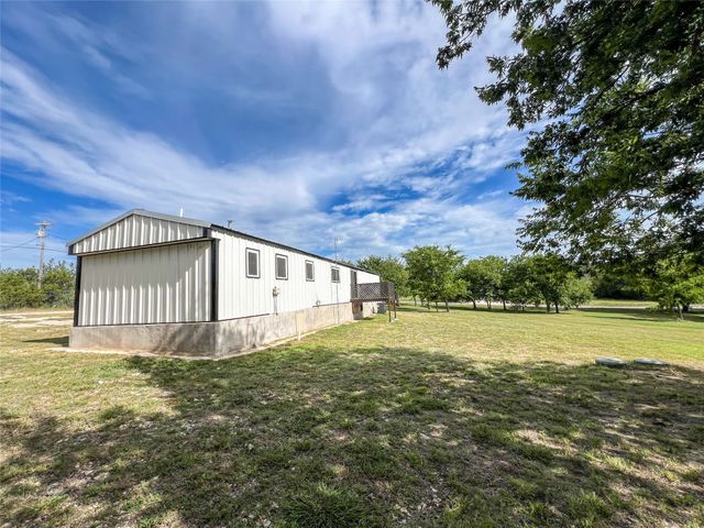 901 Ridge Drive S, Cleburne, TX 76033