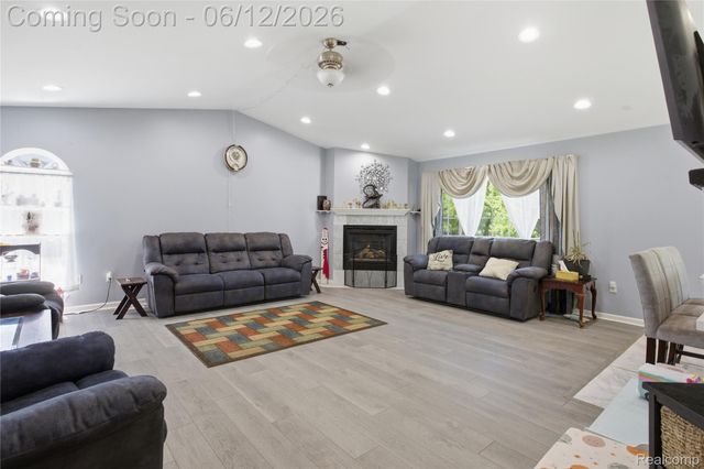 16362 Paddock Club Boulevard, Fenton Charter Township, MI 48451