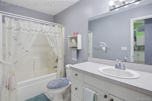 16362 Paddock Club Boulevard, Fenton Charter Township, MI 48451