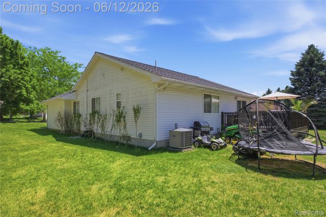 16362 Paddock Club Boulevard, Fenton Charter Township, MI 48451