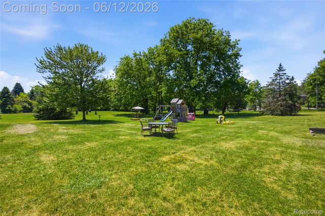 16362 Paddock Club Boulevard, Fenton Charter Township, MI 48451