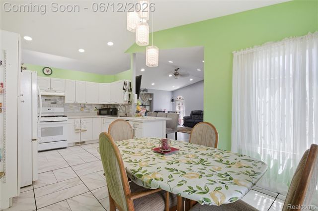 16362 Paddock Club Boulevard, Fenton Charter Township, MI 48451