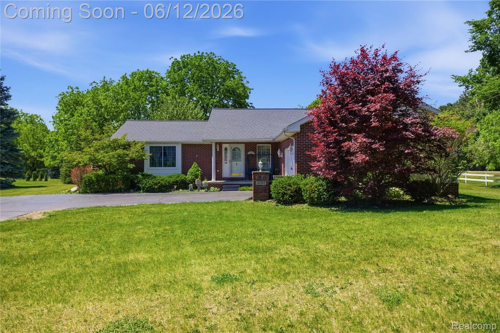 16362 Paddock Club Boulevard, Fenton Charter Township, MI 48451