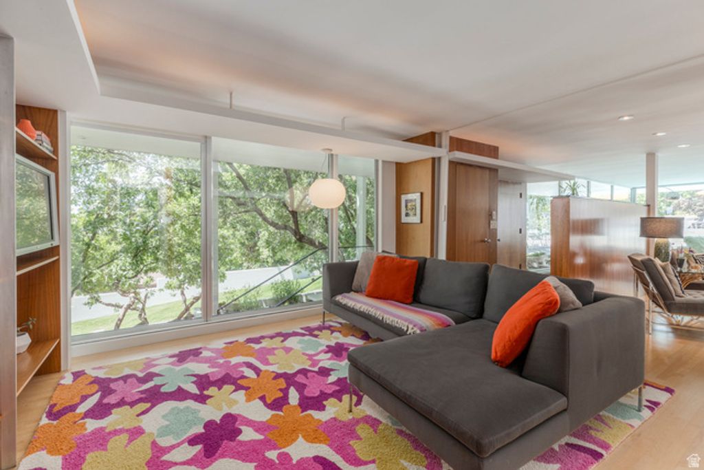 Image 19 of property listing at 3017 E SAINT MARYS CIR, Salt Lake City, UT 84108
