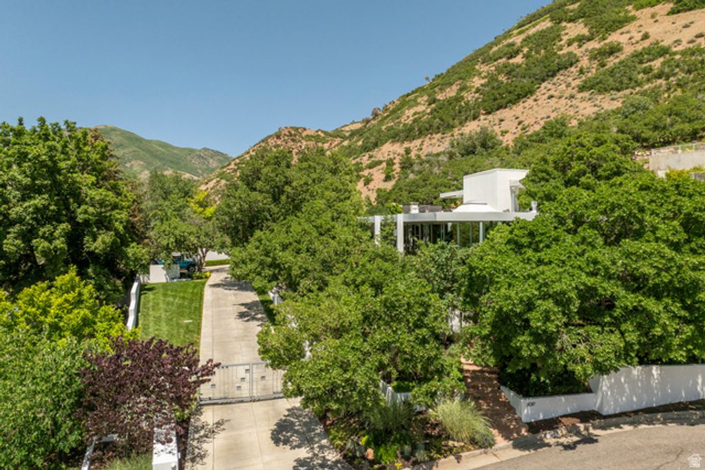 Image 32 of property listing at 3017 E SAINT MARYS CIR, Salt Lake City, UT 84108