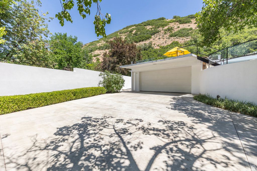 Image 37 of property listing at 3017 E SAINT MARYS CIR, Salt Lake City, UT 84108