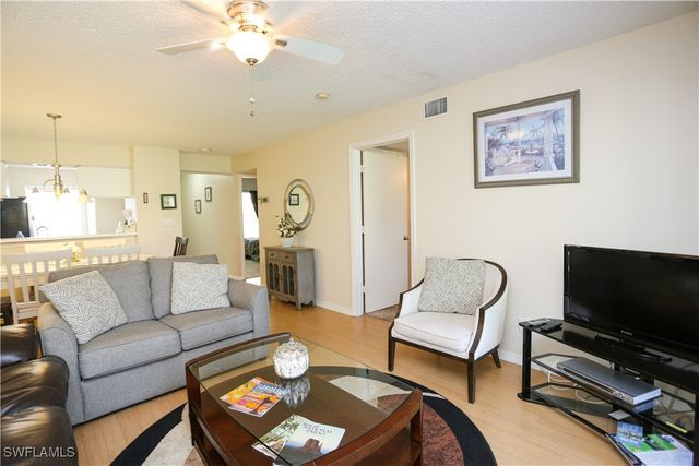 287 Quail Forest BLVD 117, Naples, FL 34105