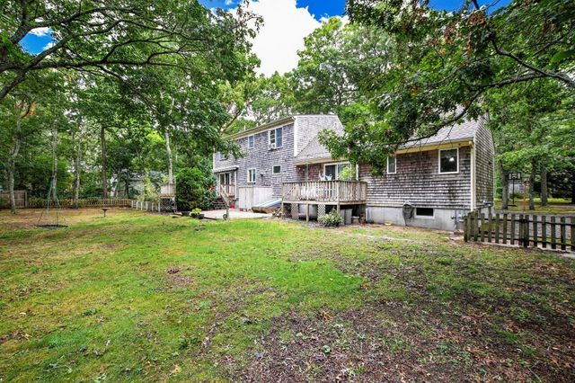 6 Elizabeth Ln, Yarmouth, MA 02601
