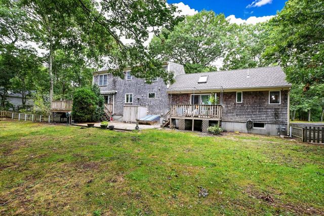 6 Elizabeth Ln, Yarmouth, MA 02601