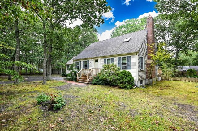 6 Elizabeth Ln, Yarmouth, MA 02601