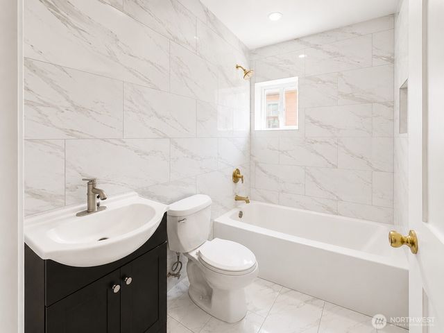 13055 33rd Avenue S, Tukwila, WA 98168