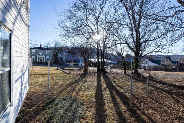 606 WINTHROP ST, Staunton, VA 24401