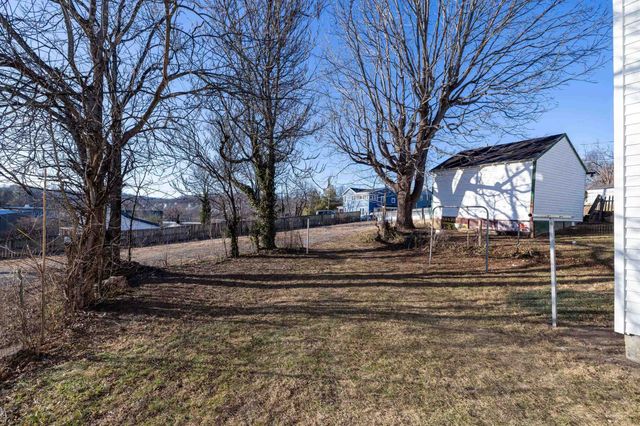 606 WINTHROP ST, Staunton, VA 24401