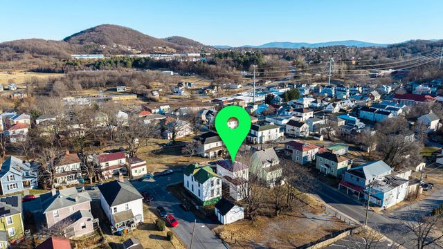 606 WINTHROP ST, Staunton, VA 24401